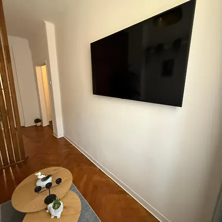Apartment's *